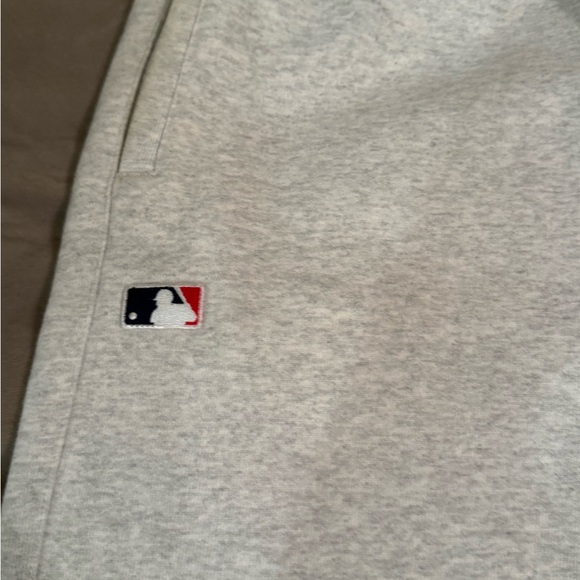 Kith x MLB x Yankees Sweat Pant (Grey) - Picture 4 of 6